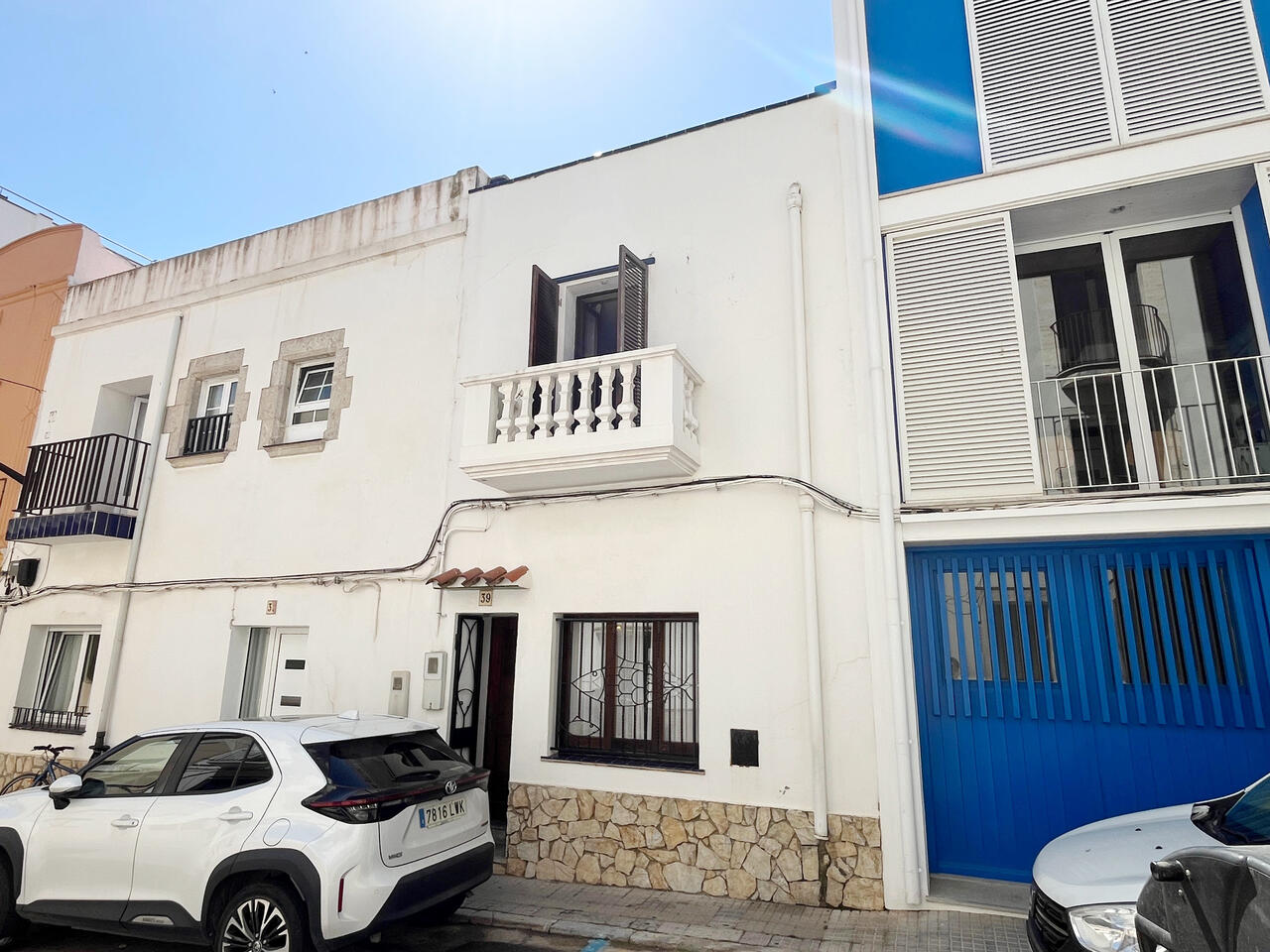 Casa -
                        L&acute;escala -
                        3 dormitorios -
                        0 ocupantes